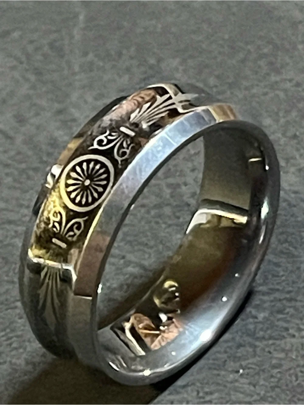 Men’s Sz 11/12 -Premium Tungsten Carbide Beveled Edges ,Scratch Resistant Heavy